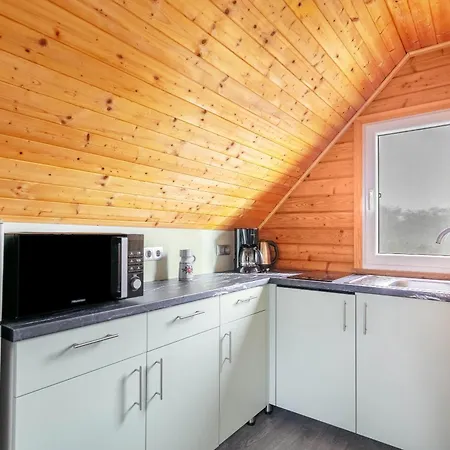 Holzhaus Am Waldrand بيت للعطل