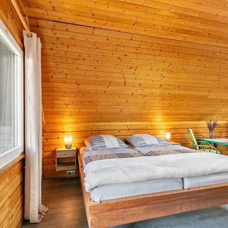 بيت للعطل Holzhaus Am Waldrand Niederfinow