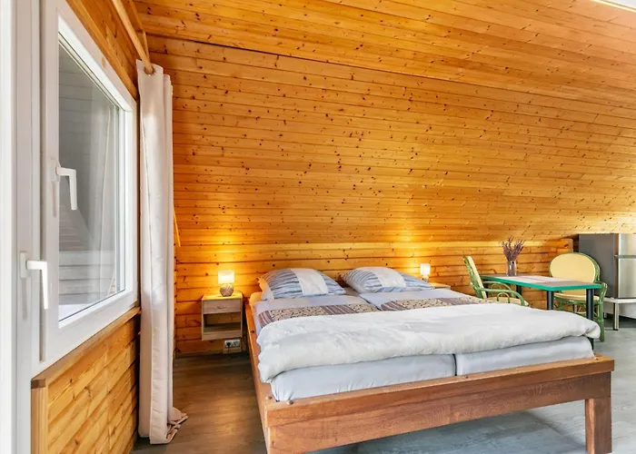 Сasa de vacaciones Holzhaus Am Waldrand Niederfinow